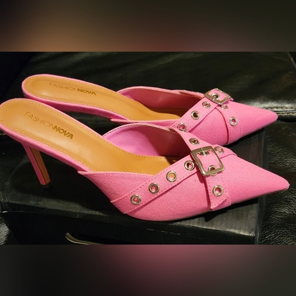 Pretty In Pink Buckle Detail Women's Shoes - Picture 3 of 9